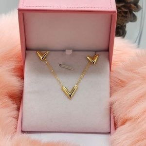 Necklace and earrings set